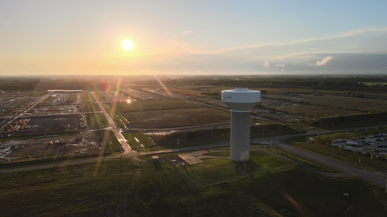 Flying toward a Clarksville Gas and Water tower near LG Electronics