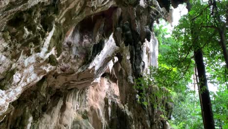 Rock-Filmado-De-Abajo-Hacia-Arriba-En-Tailandia