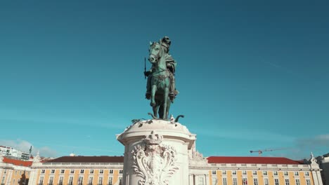en la praca do comercio en lisboa, portugal