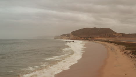 Volando-Sobre-Las-Marismas,-Porto-Amboim,-Angola-3