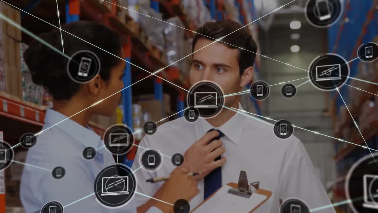 창고에서 토론하는 두 인종의 남성과 여성 감독자에 대한 아이콘 네트워크의 애니메이션