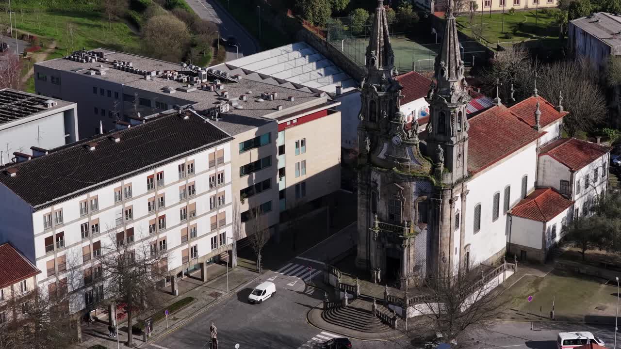 Tele-droneoptagelse af kirken Nossa Senhora da Consolação e Santos Passos. Europas grønne hovedstad.