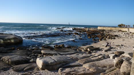 Wide-shot-of-Bantry-Bay,-South-Africa-in-late-afternoon-sunlight-on-a-blue-sky-day-at-the-Atlantic-Ocean