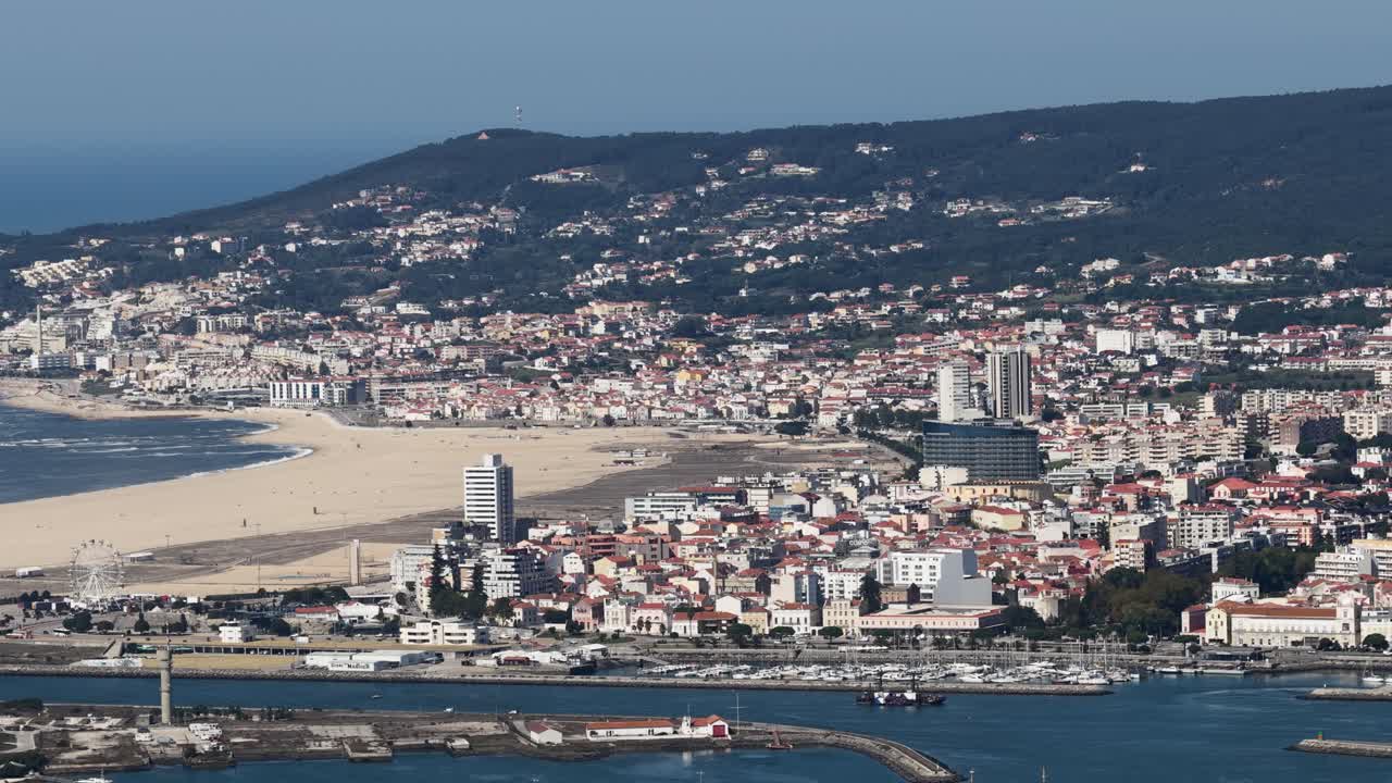 Paesaggio urbano di Figueira da Foz sulla costa