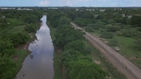 toma aérea de la construcción de la valla fronteriza entre haití y república dominicana