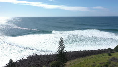 4-Drohnenaufnahme-Der-Wunderschönen-Küste-Von-Lennox-Head,-Australien