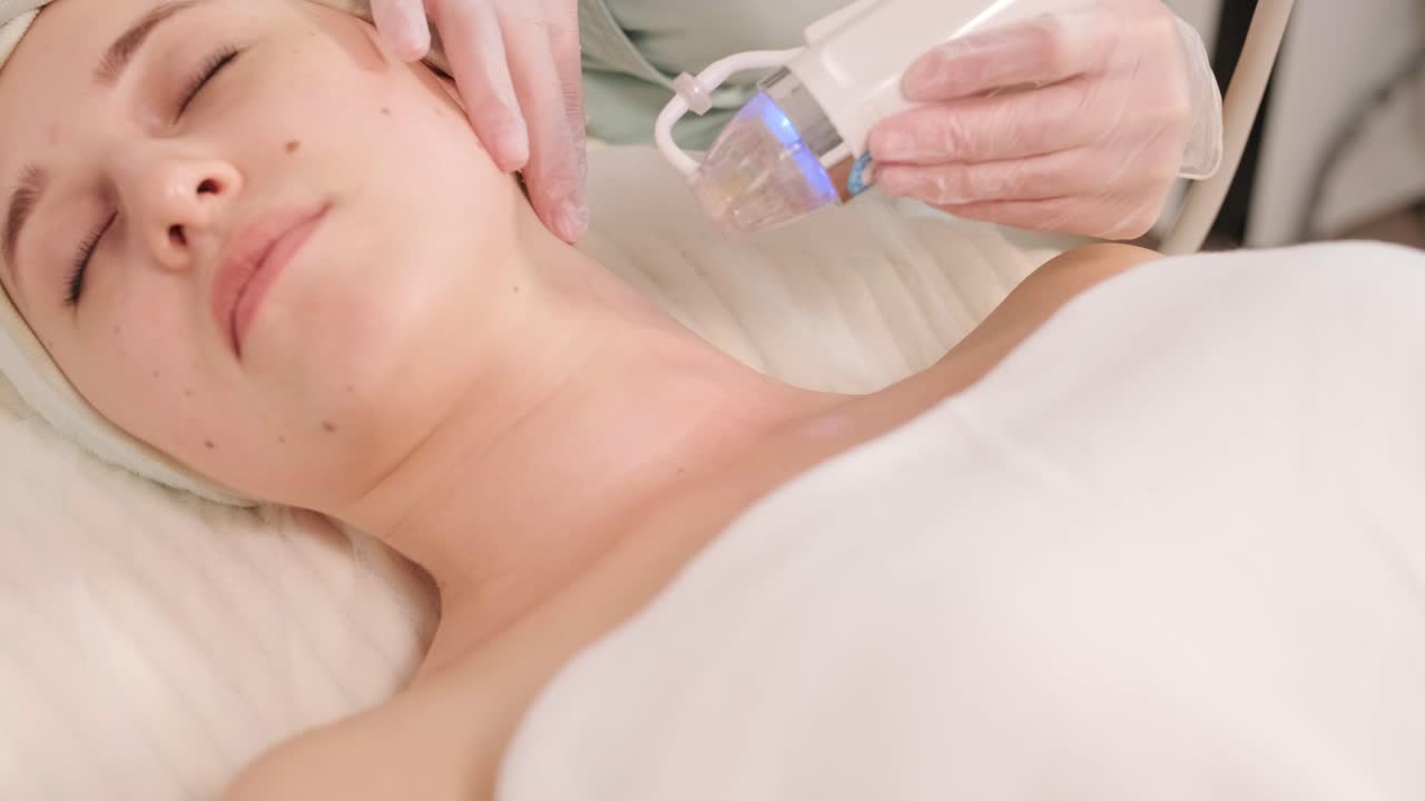 현대 화장품 클리닉에서 마이크로 바늘 rf 리프팅 절차