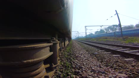 Vía-Férrea-Vista-Desde-El-Viaje-En-Tren-En-La-India-8