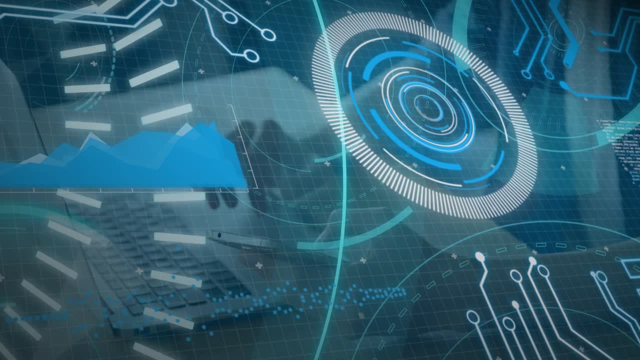 5g 텍스트의 애니메이션, 둥근 스캐너 및 데이터 처리가 스마트 폰을 사용하는 여성의 중간 섹션에 있습니다.