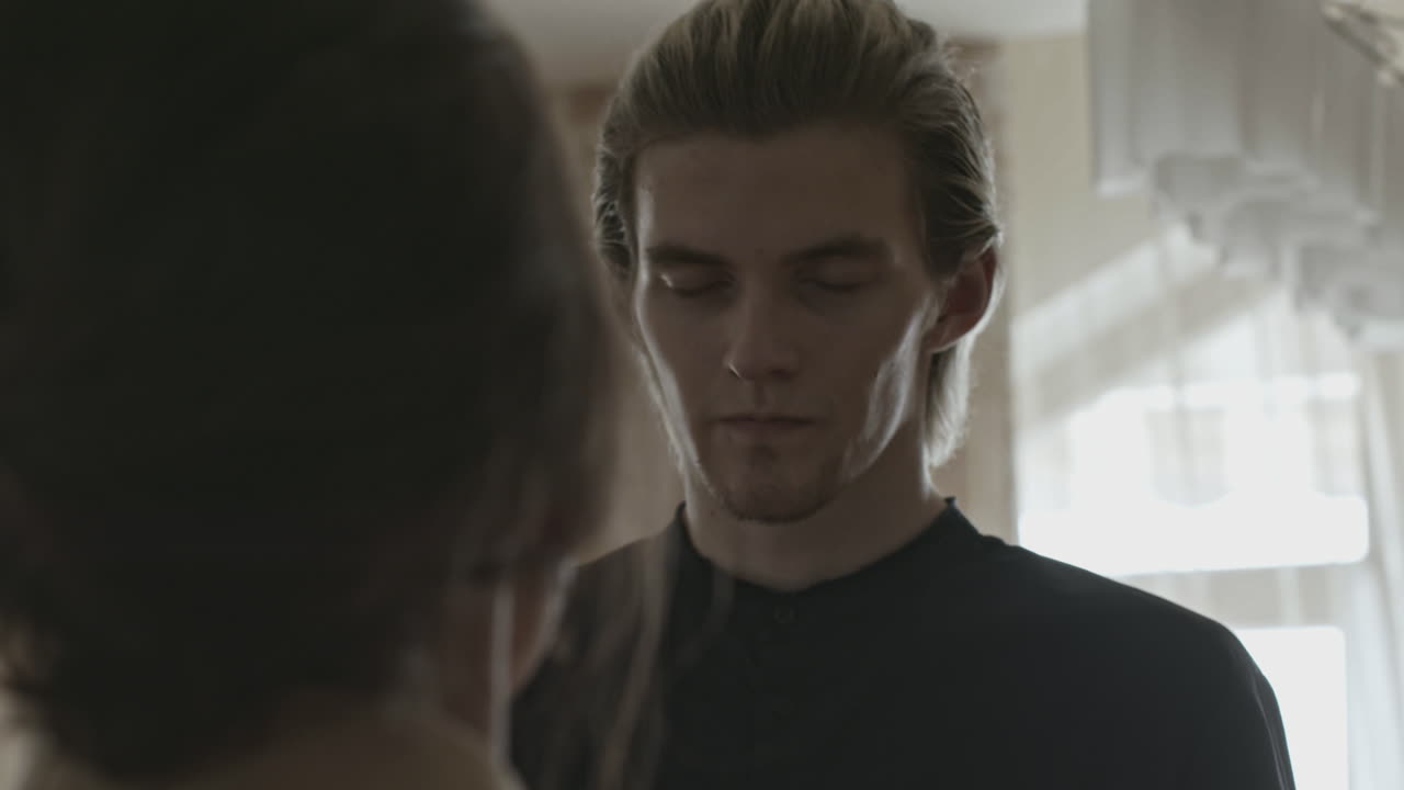 человек в разговоре