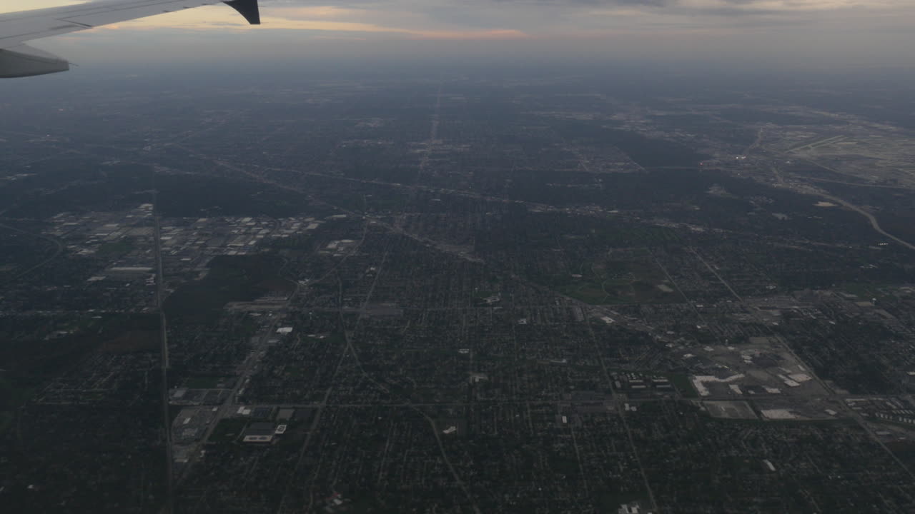 vista aérea de chicago illinois desde la ventana del avión 4k