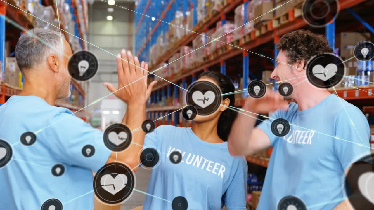 창고에서 일하는 다양한 자원봉사자들에 대한 아이콘과의 연결 네트워크의 활성화