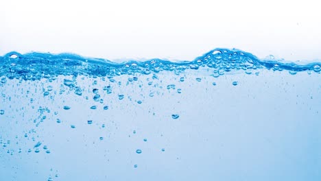 Viele-Blasen-Im-Wasser-Aus-Nächster-Nähe,-Abstrakte-Wasserwelle-Mit-Blasen-In-Zeitlupe