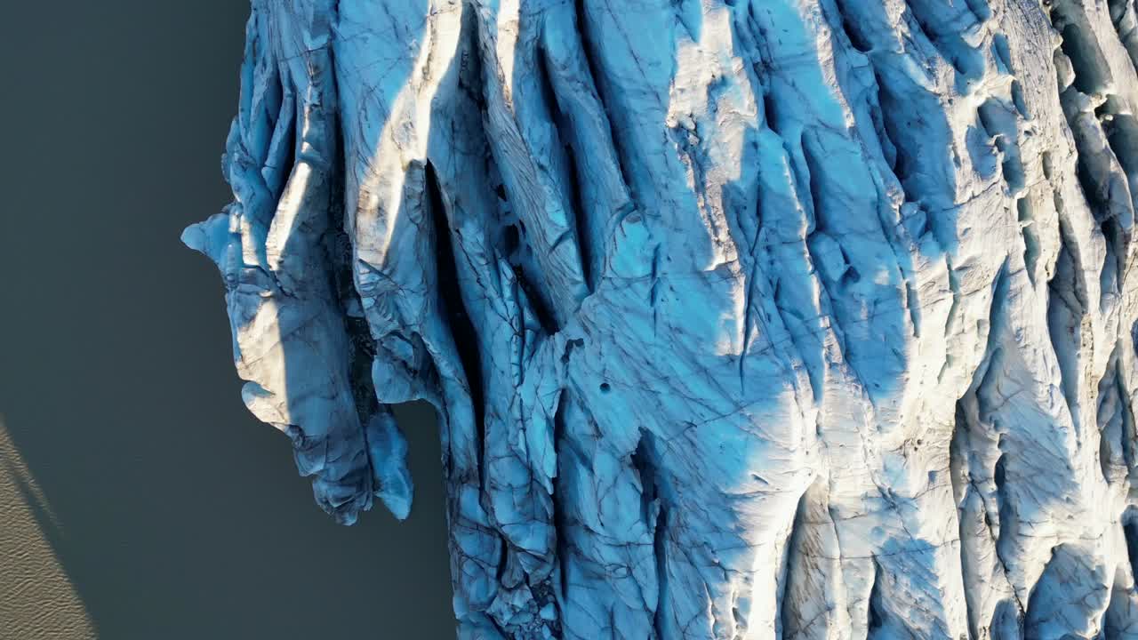 아이슬란드의 빙하의 드론 촬영, 겨울 아침 2