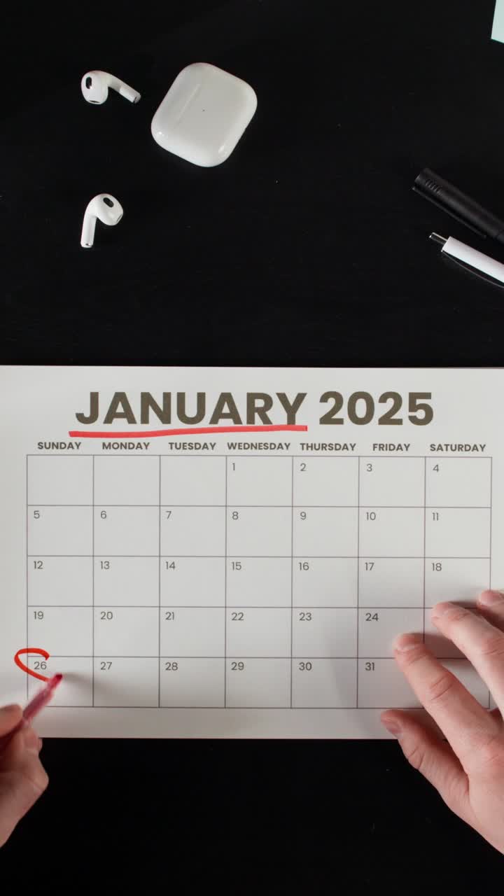 January 2025 Calendar with Accessories