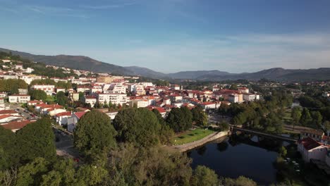 Stadt-Der-Arches-De-Valdevez-Und-Des-Flusses-Vez