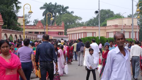 On the eve of Durga Puja, Hindus gather at Ganges for bathing and tarpan on Mahalaya day.