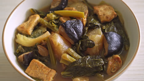 Chinese-vegetable-stew-with-tofu-or-mixture-of-vegetables-soup---vegan-and-vegetarian-food-style