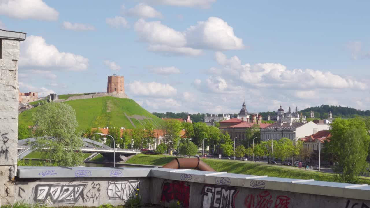 panorama del centro de vilnius con torre de gediminas en vilnius, lituania