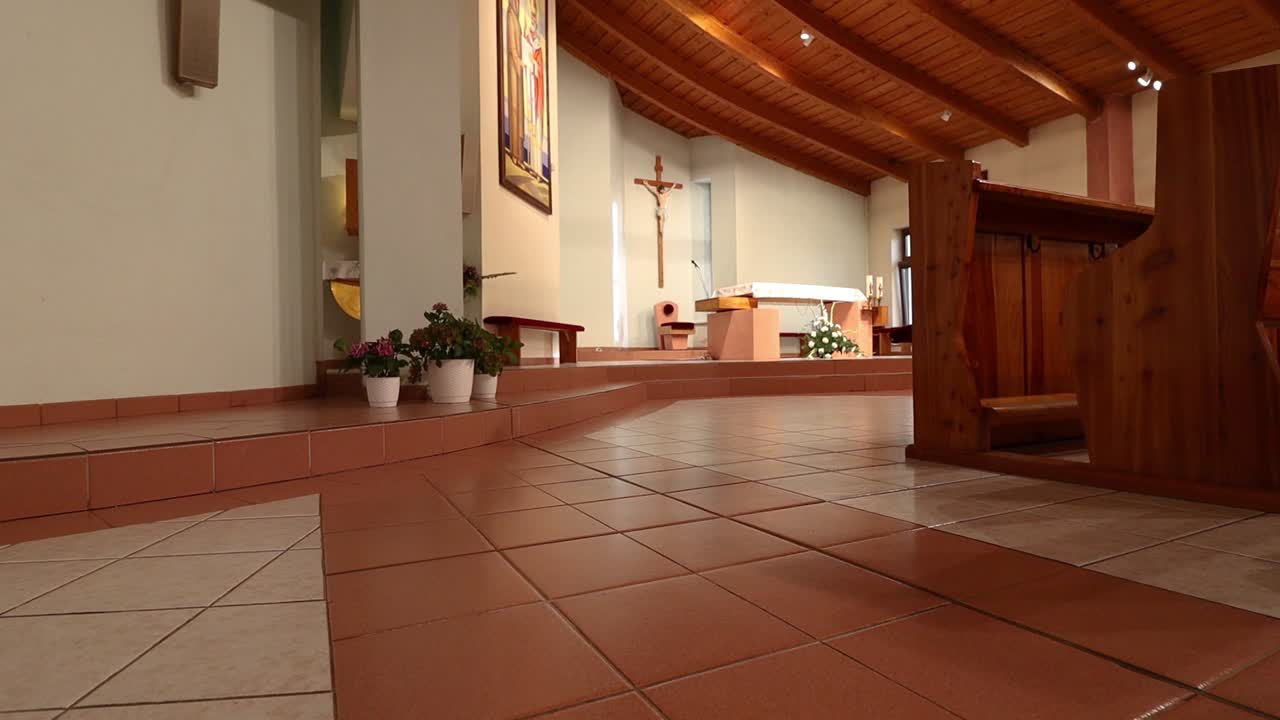 interior de una iglesia católica