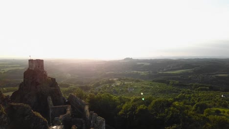 Trosky-castle-at-Bohemian-Paradise-during-a-golden-hour-with-balloons-in-the-distance,-fly-nearby,-4k-or-UHD,-30fps