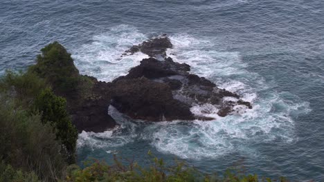 Close-up-of-waves-hitting-the-rocks-in-a-beach-in-the-North-Coast-in-Madeira-Island,-Portugal