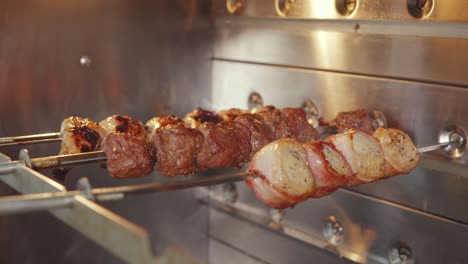carne rellena asada en un pinchazo.