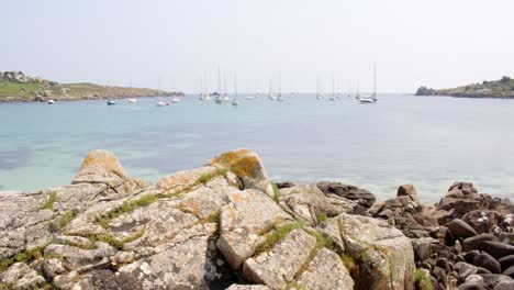 Weitwinkelaufnahme-Des-Natürlichen-Hafens,-Auf-St.-Agnes-Und-Gugh-Auf-Den-Scilly-Inseln