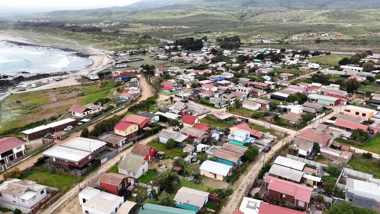 Toàn cảnh thị trấn ven biển ở Chile từ trên không