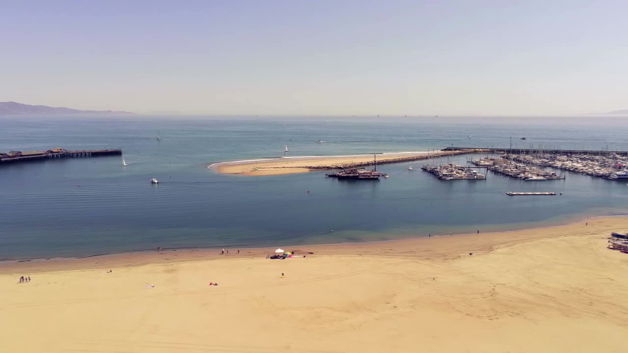 Una playa de Santa Bárbara en un día de primavera.