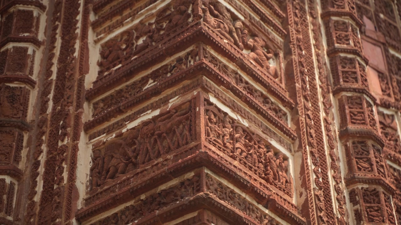 El Templo Joe Bangla en Bishnupur se erige como una notable obra maestra arquitectónica.