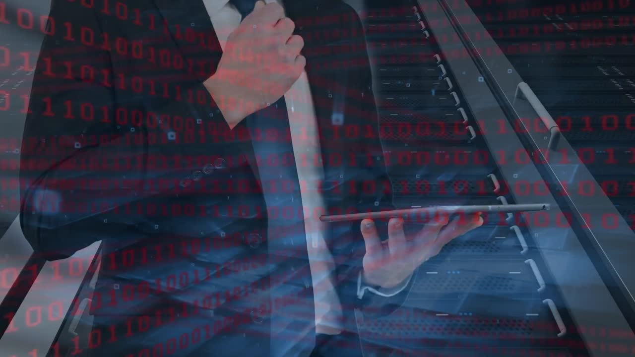 서버  ⁇ 에서 태블릿을 사용하는 사업가에 대한 데이터 처리 애니메이션