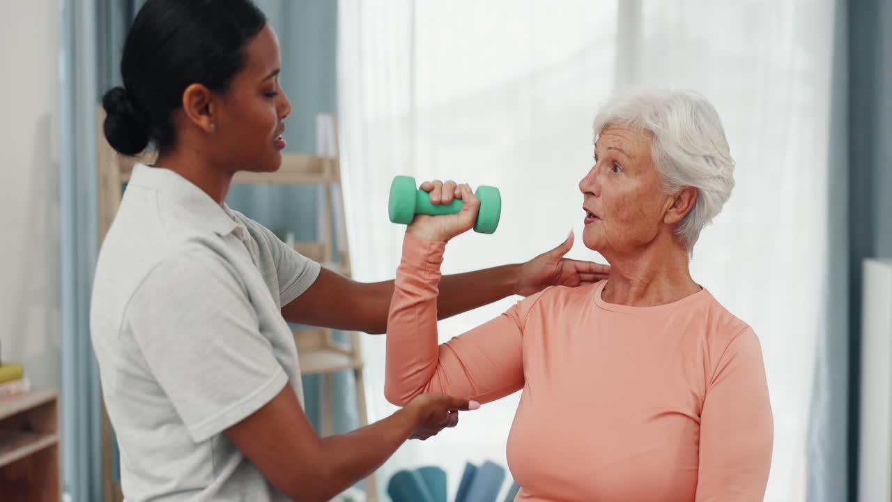 ⁇ 은 여자, 물리치료와 덤벨 운동