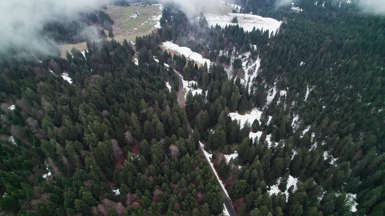 aérea de sattelegg en suiza en invierno.