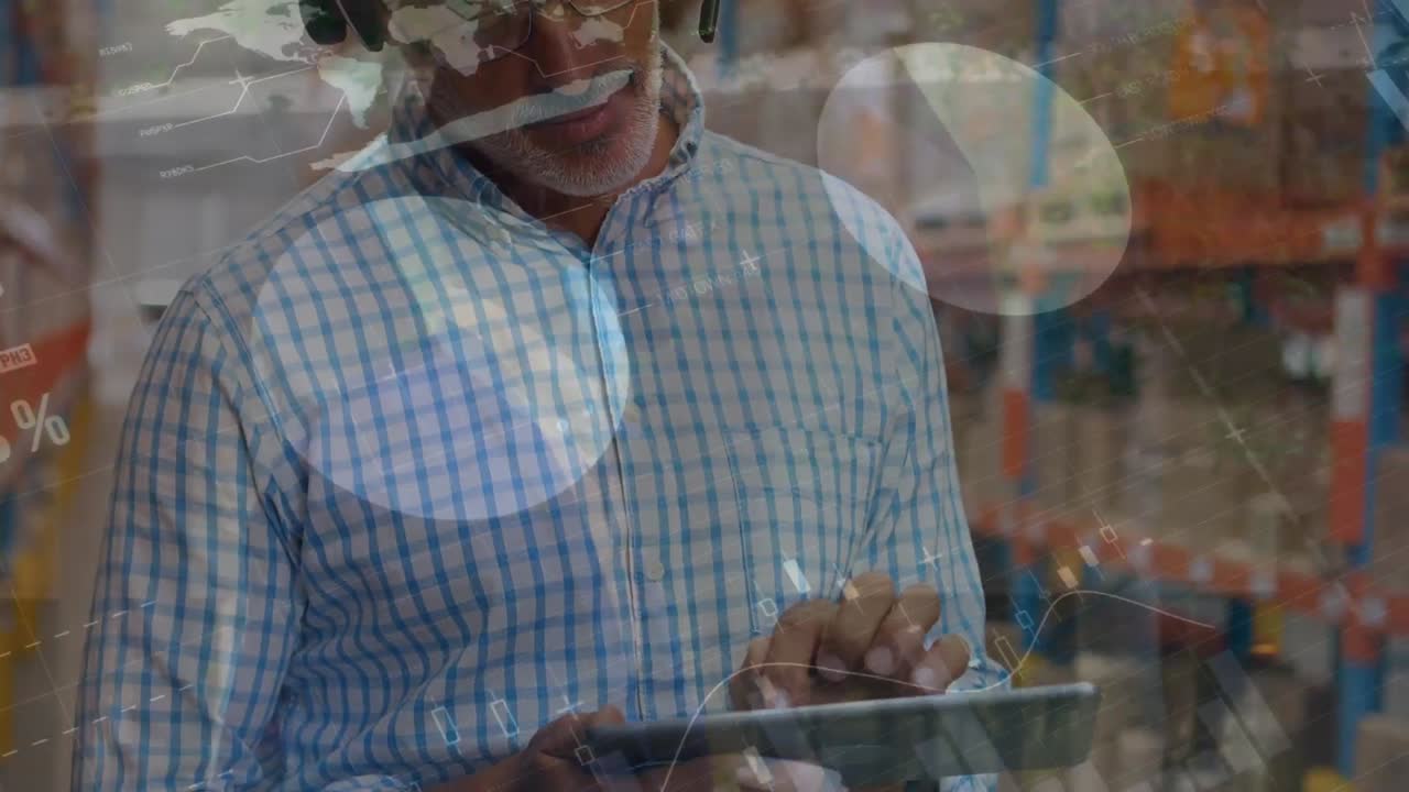 animación del procesamiento de datos estadísticos sobre un supervisor masculino de alto nivel caucásico utilizando una tableta digital