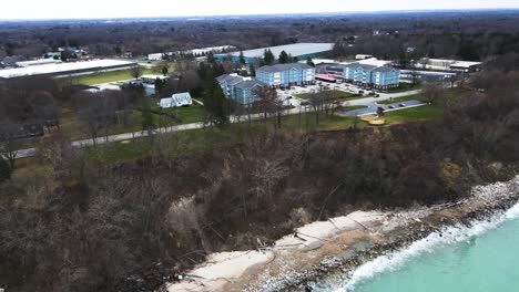 Klippen-Entlang-Der-Küste-Des-Lake-Michigan