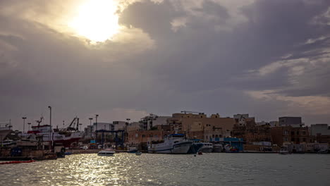 Amanecer-Sobre-El-Puerto-Pesquero-De-La-Ciudad-De-Marsaxlokk-En-Malta