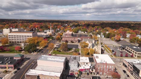 Traffic-on-Michigan-Avenue-in-Downtown-Saginaw,-Michigan,-USA,-drone-view