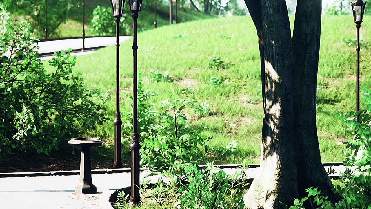 평화로운 초록색 도시 공원을 가로질러 휘어지는 돌길의 경치 좋은 전망