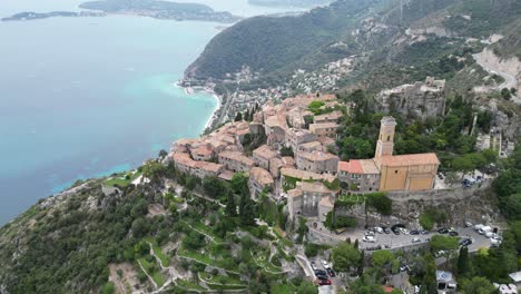 Eze-Hill-Top-Village-Frankreich-Drohne,-Drohnenantenne-Zurückziehen,-Rückwärts-Offenbaren