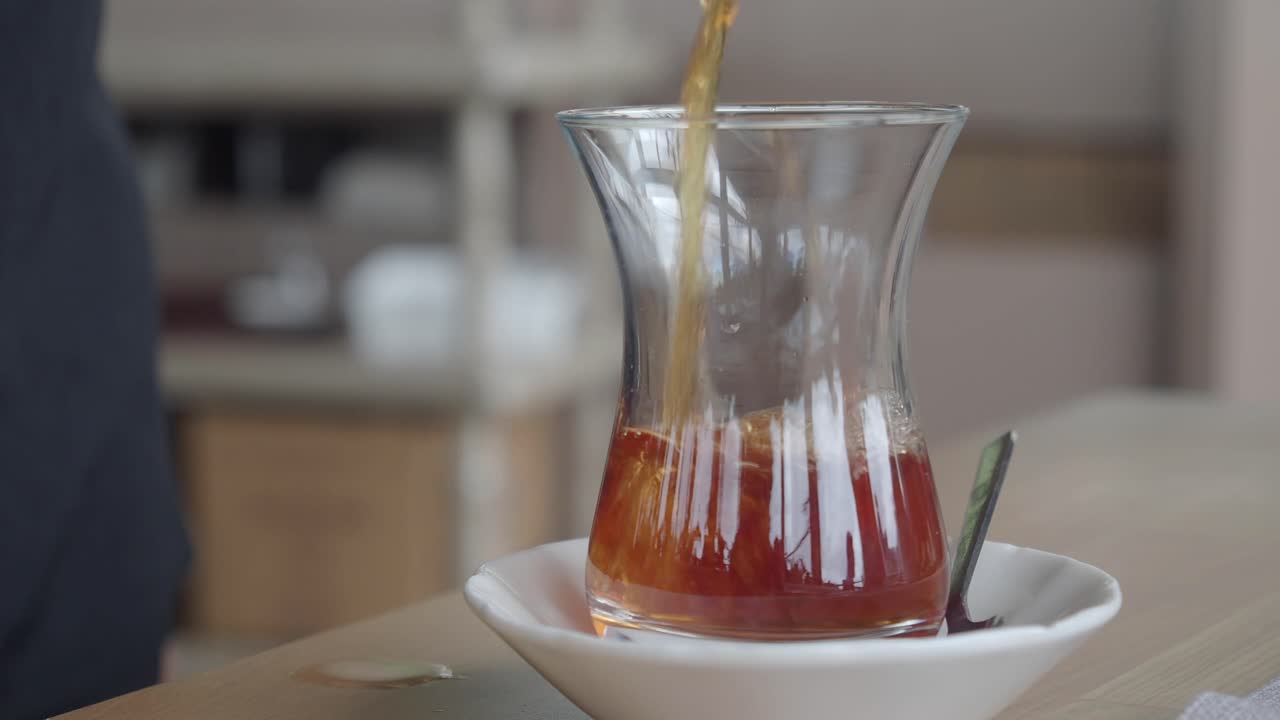 터키 차를 부는 것