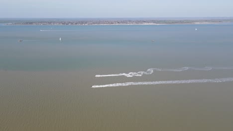 River-Blackwater-Estuary-Jet-Ski&#39;s-West-Mersea-Essex-UK-Luftaufnahmen-4k