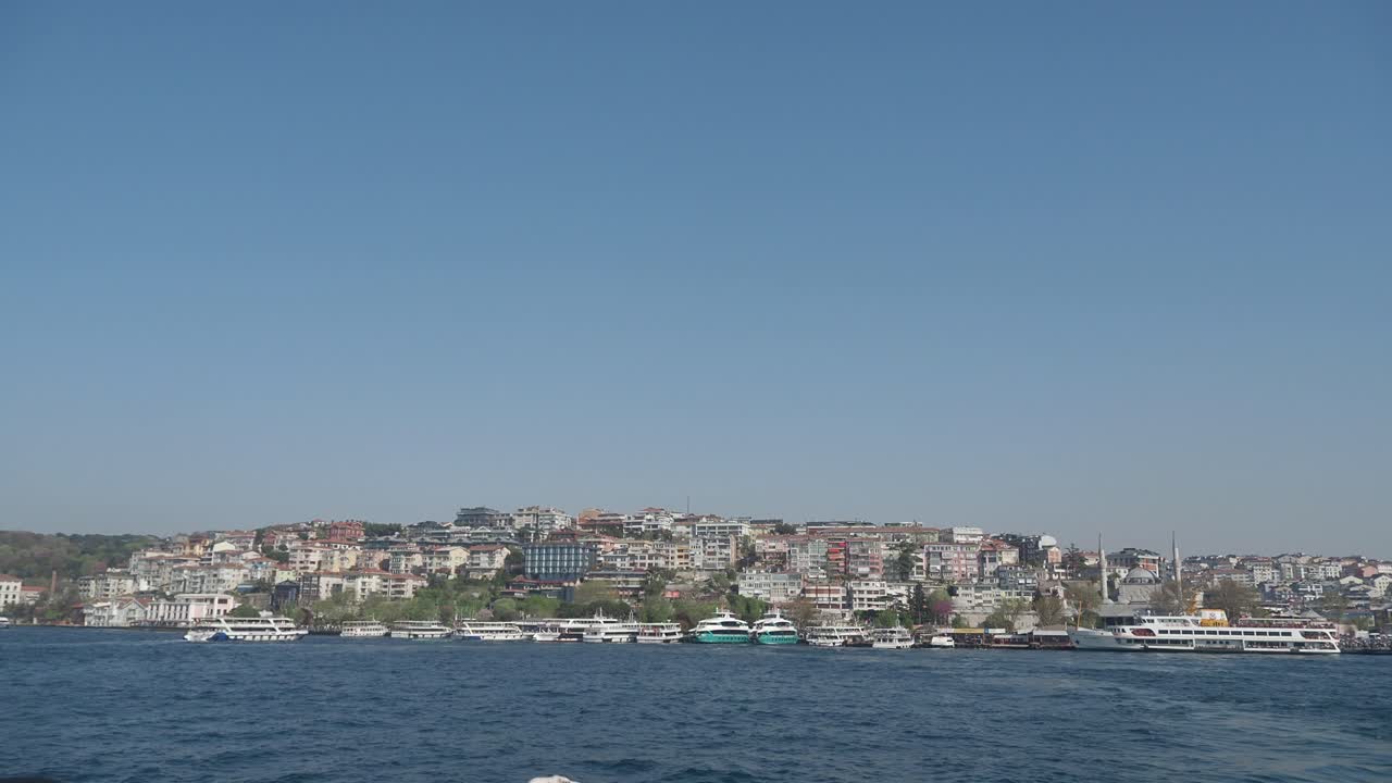 el paisaje urbano de estambul desde el agua