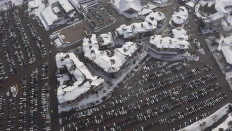 estacionamiento nevado 4k aéreo