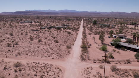 Joshua-Tree-California-Dirt-road-with-houses-in-desert-4