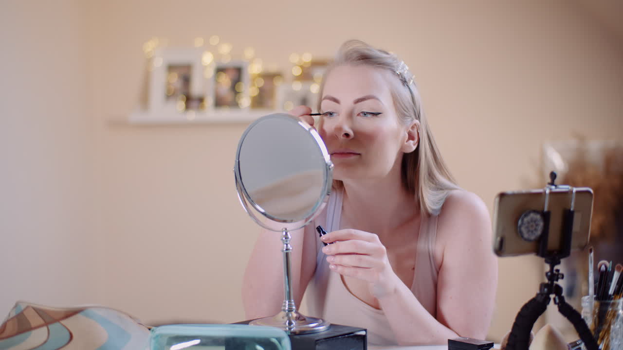 메이크업 여자 아름다움 개념 2를 하 고 여자