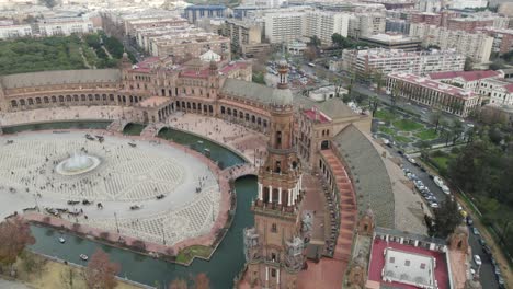 Vista-Aérea-Delantera-De-La-Plaza-España.-Sevilla.-Luz