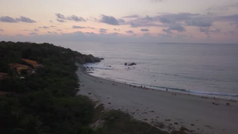 Punta-Zicatela-Puerto-Escondido,-Oaxaca-Antenne-Strand-Sonnenuntergang-03