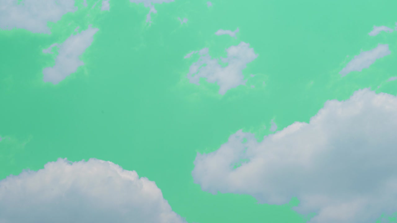 pantalla verde de nubes blancas en movimiento con resolución de 4k.