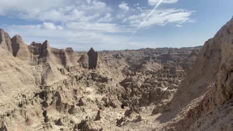 Montañas-De-Tierra-En-El-Parque-Nacional-Badlands,-Dakota-Del-Sur